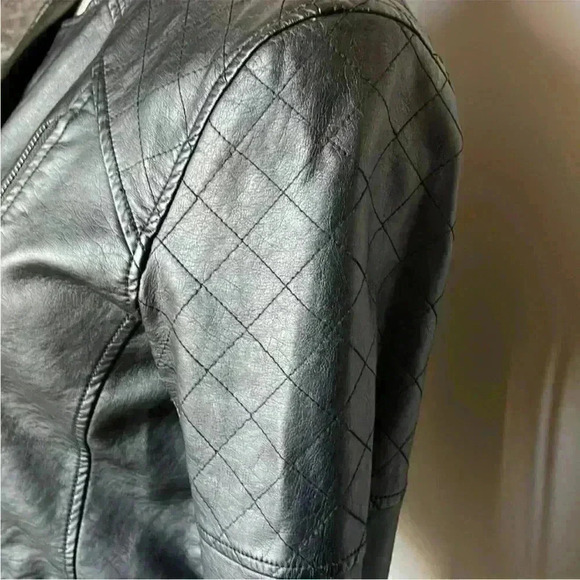 Gap Moto Jacket in Faux Leather Black Size Small EUC - Picture 4 of 12